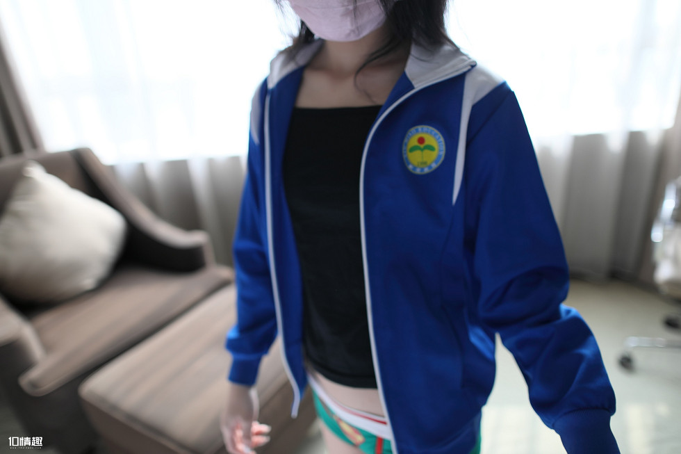 [ROSI写真]口罩系列NO.661_运动服外衣妹子居家性感超人内裤秀翘臀撩人诱惑写真37P